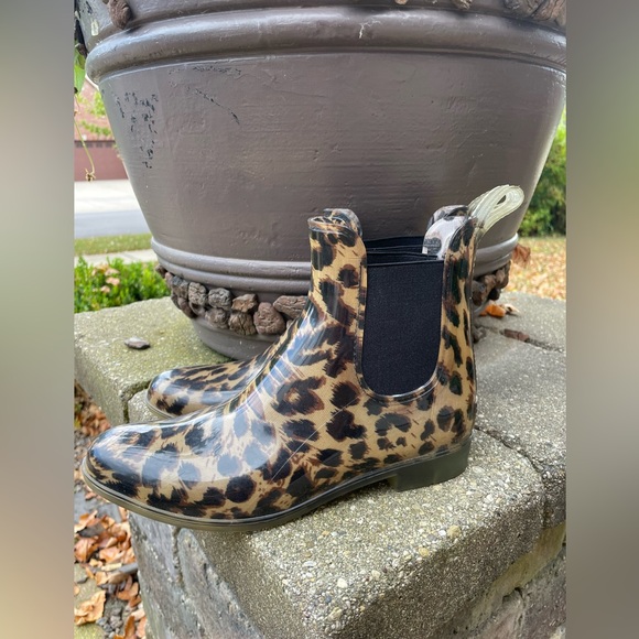 J Crew Leopard Chelsea Rain Boots Ankle Bootie Pull On Womens Sz 8 Animal print - Picture 5 of 11
